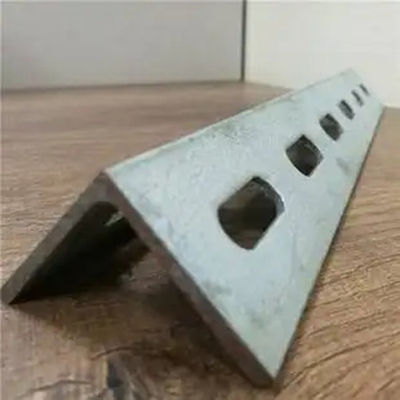 50 mm τρύπησης διάτρητος χάλυβα γωνιακή διάταξη δομοστοιχίας σχήμα L