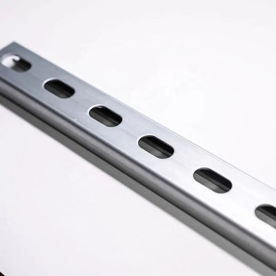 OEM Ατσάλι άνθρακα Ζυγισμένο Galv Unistrut Strut C Channel 2 Inch